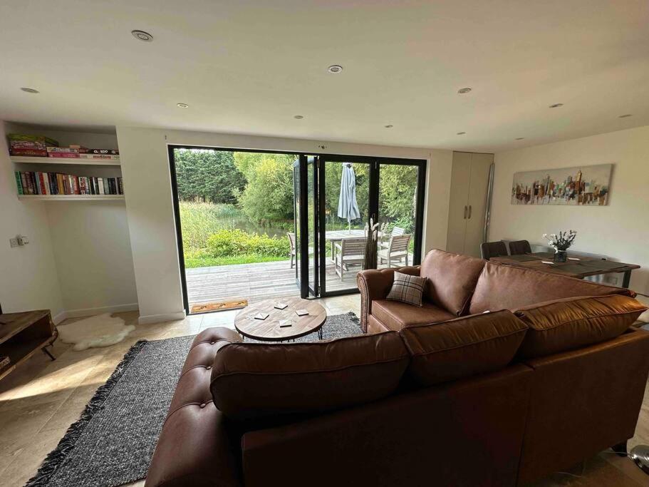 Beautiful Cabin With Pond View Steyning Dış mekan fotoğraf