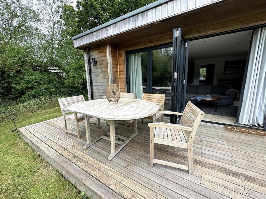 Beautiful Cabin With Pond View Steyning Dış mekan fotoğraf