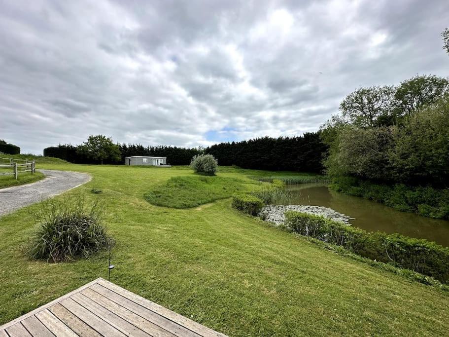 Beautiful Cabin With Pond View Steyning Dış mekan fotoğraf